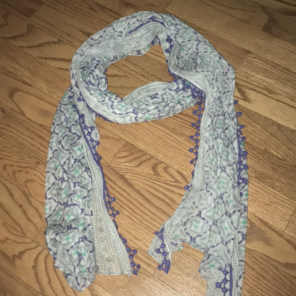American Eagle scarf